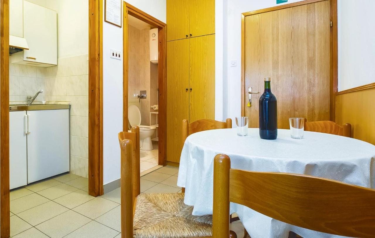 Cozy Apartment In Lokva Rogoznica With Wifi Eksteriør bilde